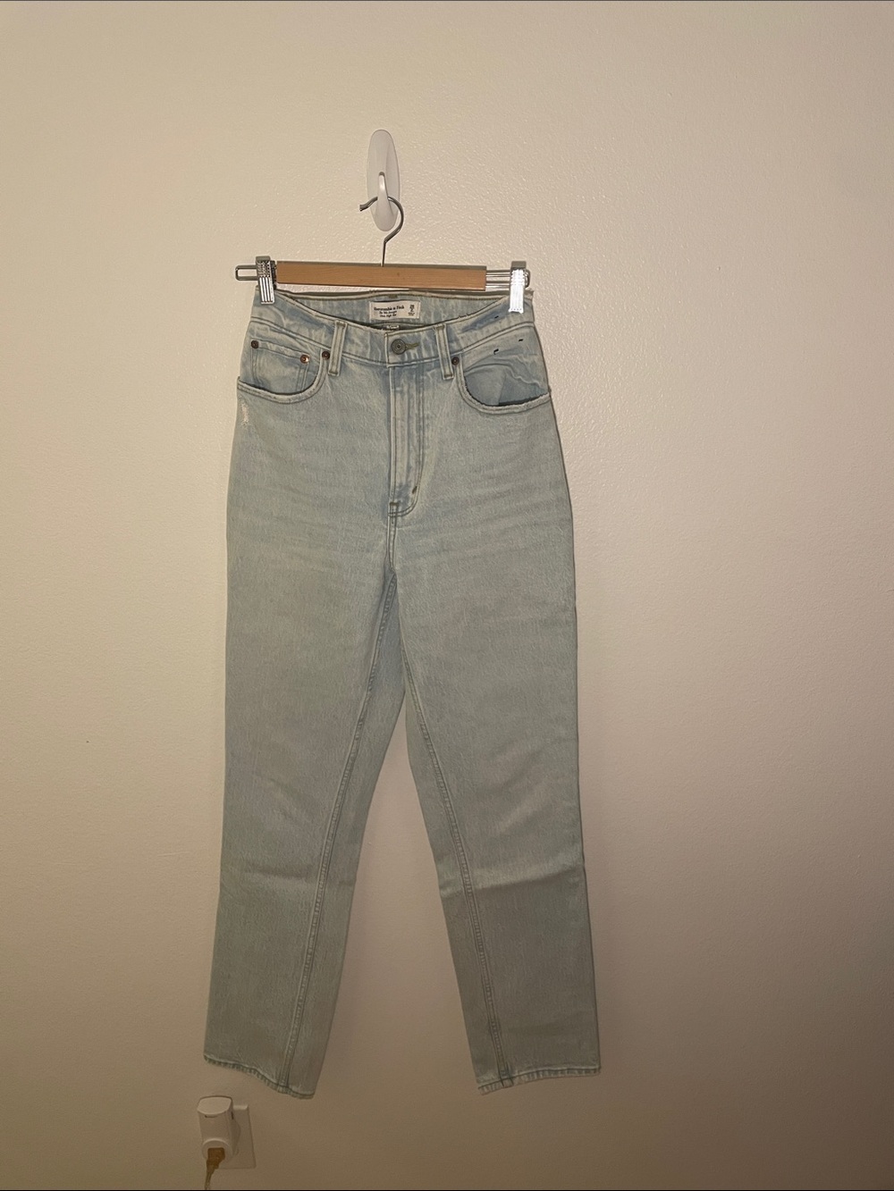 Abercrombie & Fitch Curve Love Carpenter jeans.